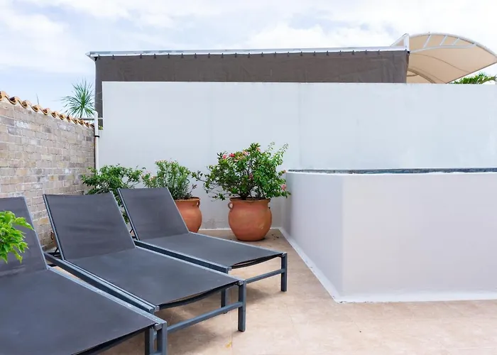 Royal Palms 8